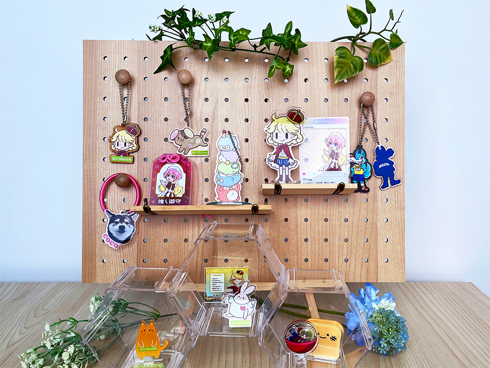 アクリルスタンドのおすすめ飾り方5選！　おしゃれなディスプレイ方法や飾る時の注意点を紹介